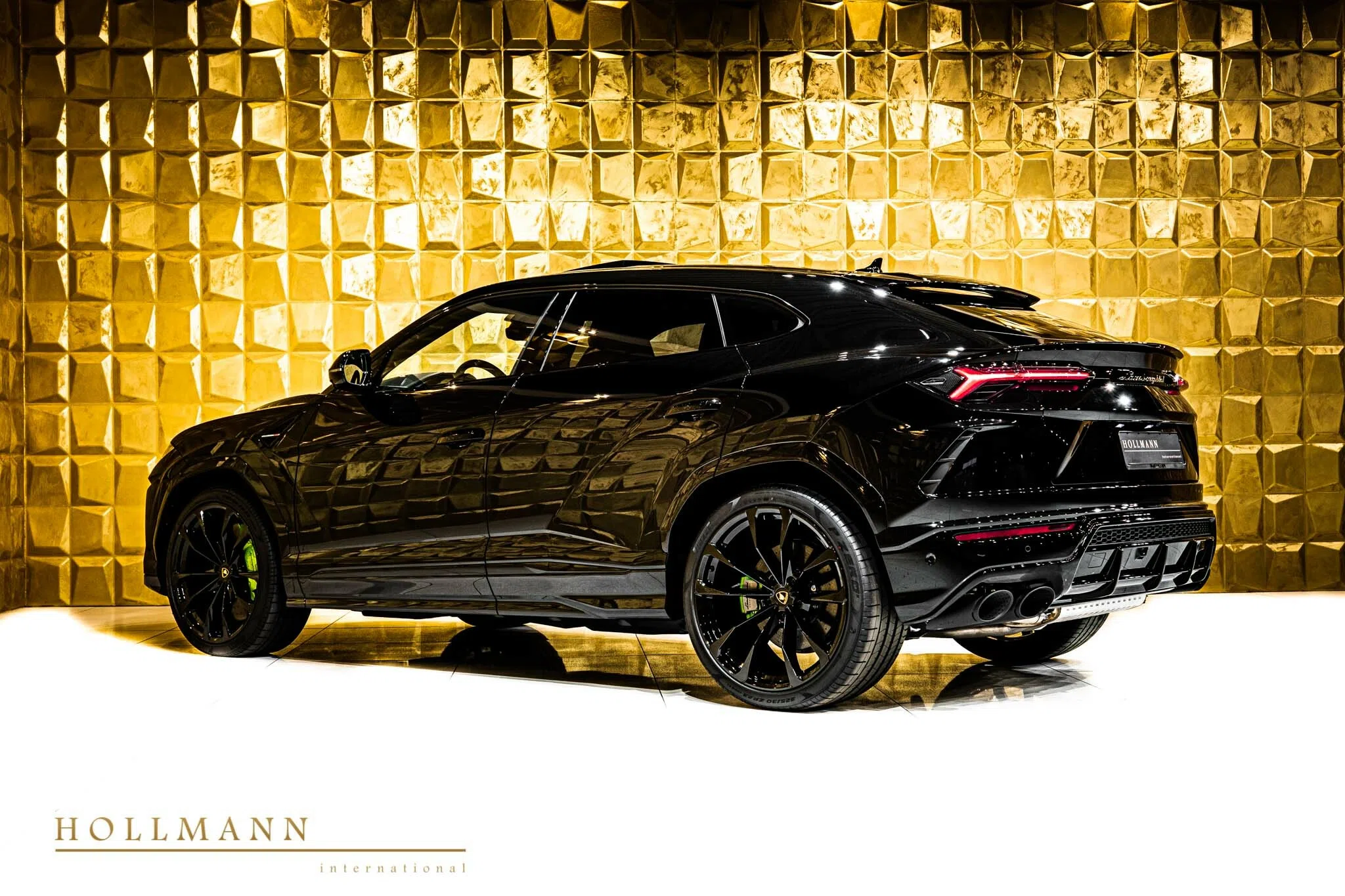 Lamborghini Urus for sale, exterior, Nero Helene