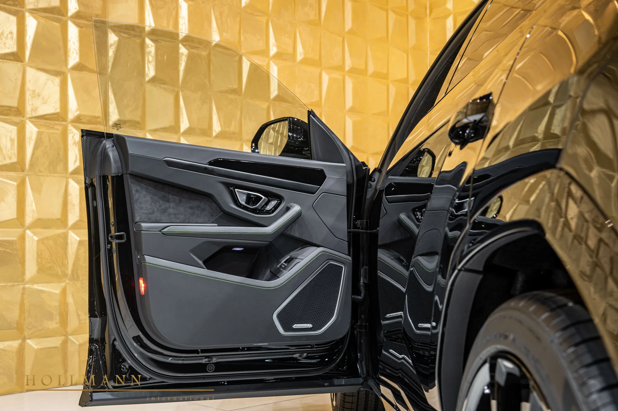 Lamborghini Urus for sale, exterior, Nero Helene