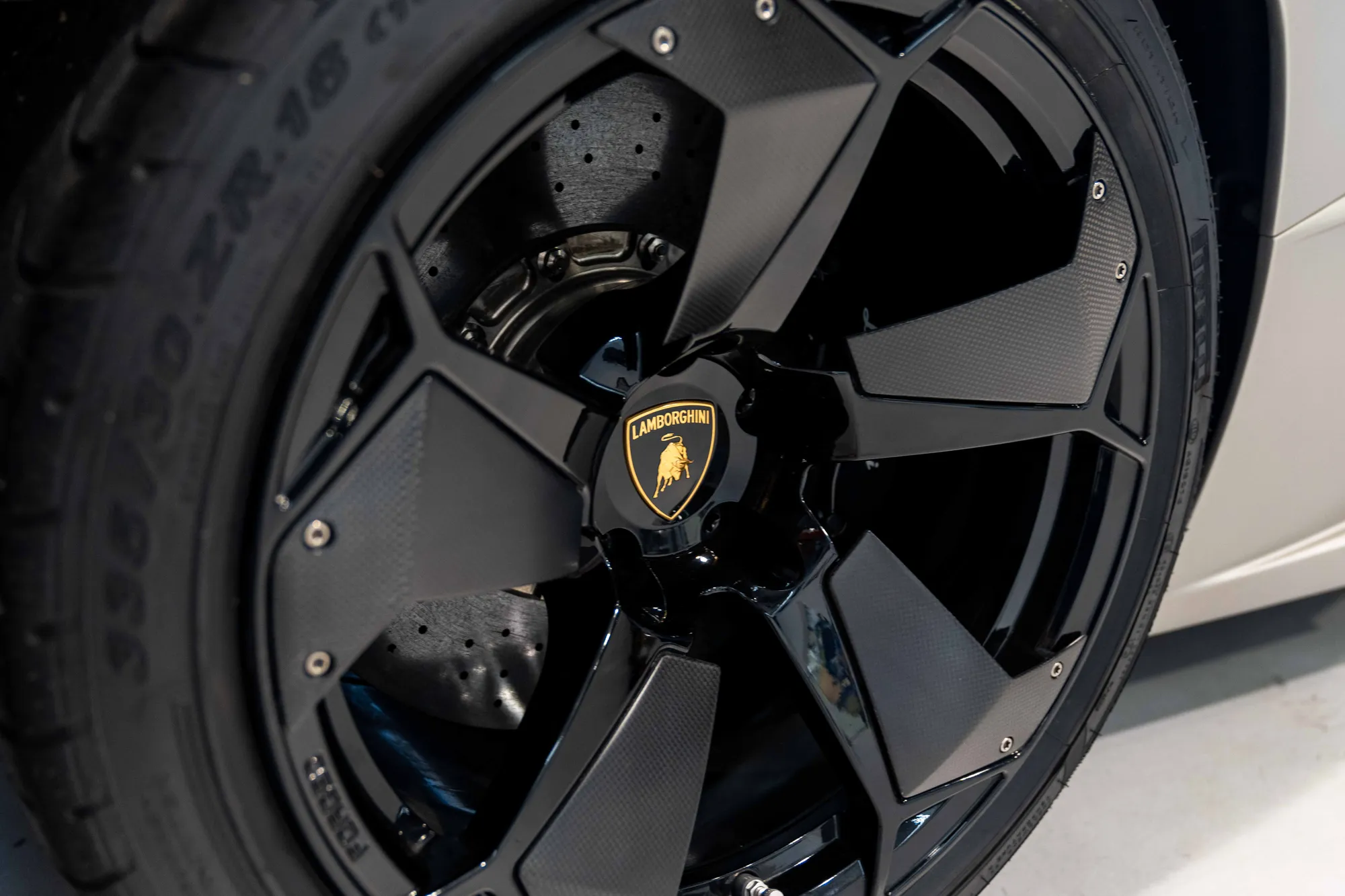 2010 LAMBORGHINI REVENTON ROADSTER, 17/22
