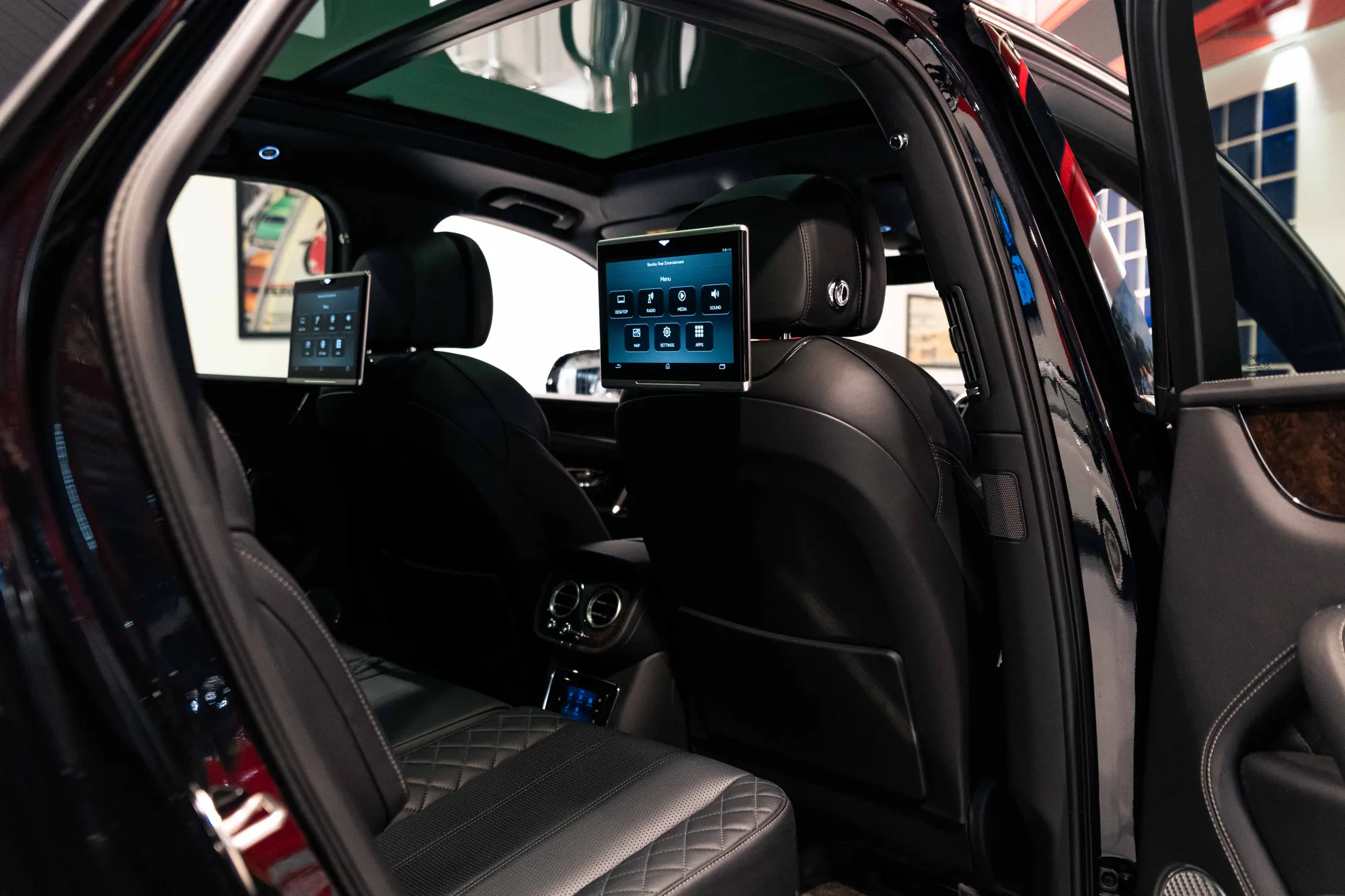 2016 BENTLEY BENTAYGA, 13/16