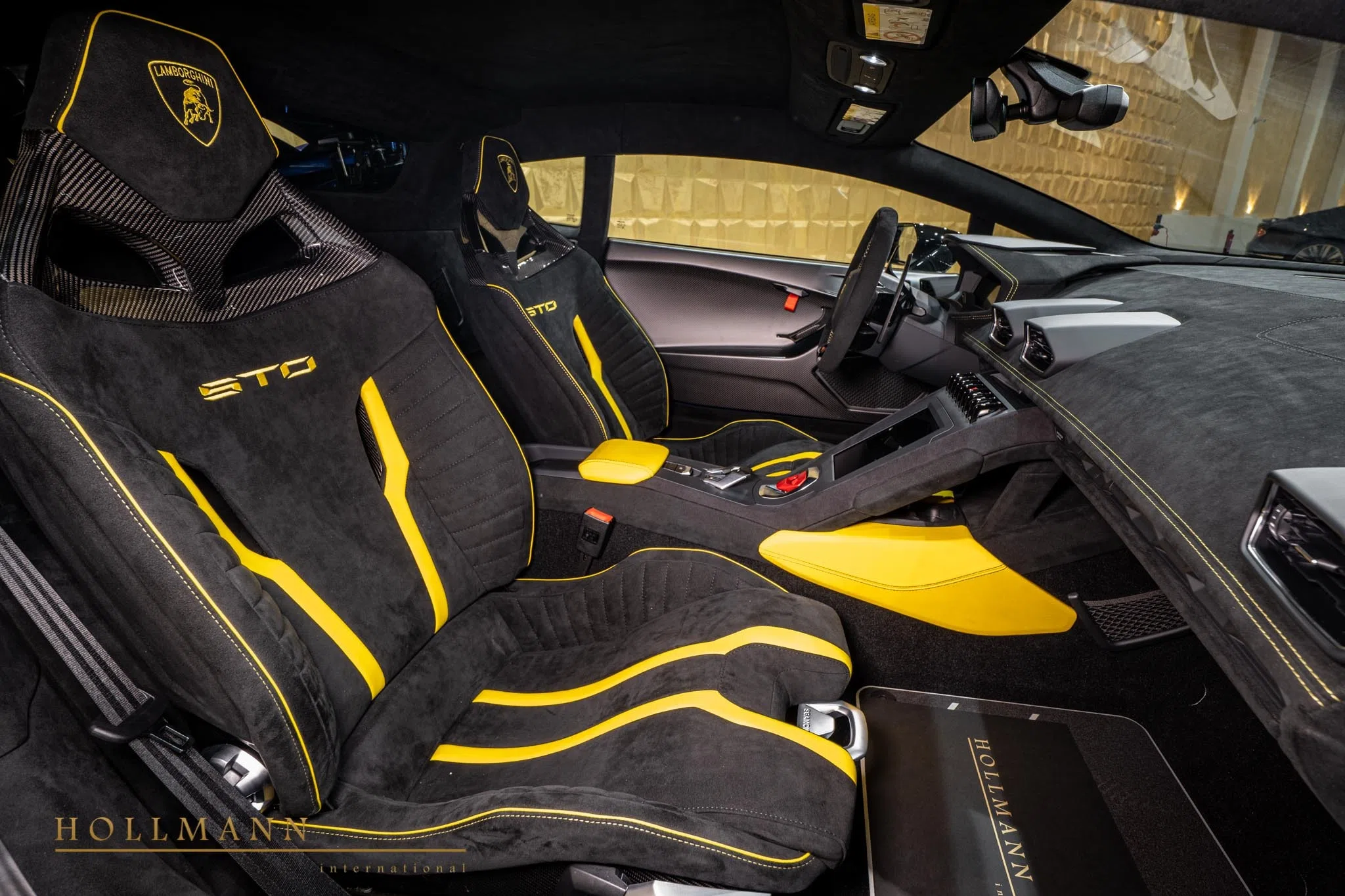 2022 Lamborghini Huracán STO interior, seats