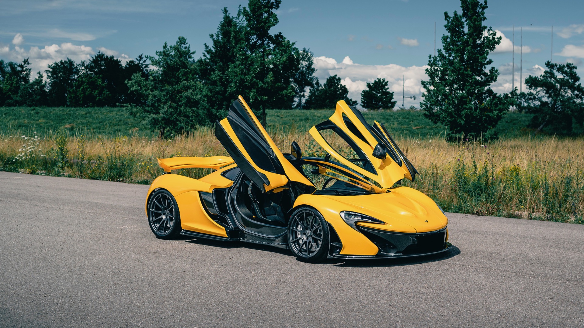 2015 McLaren P1