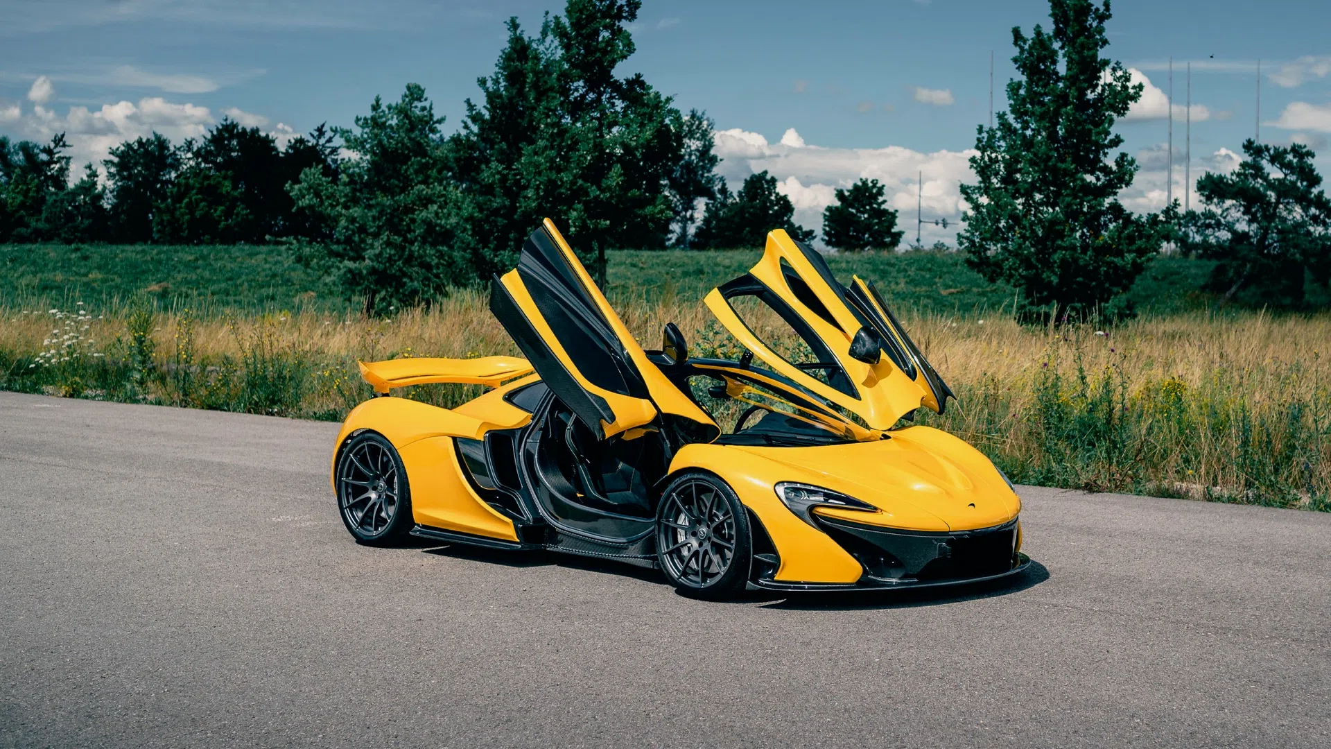 2015 McLaren P1
