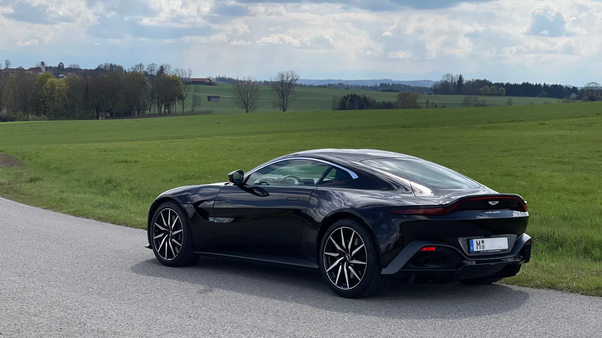 2019 Aston Martin V8 Vantage Coupe for sale, exterior, Marron Black