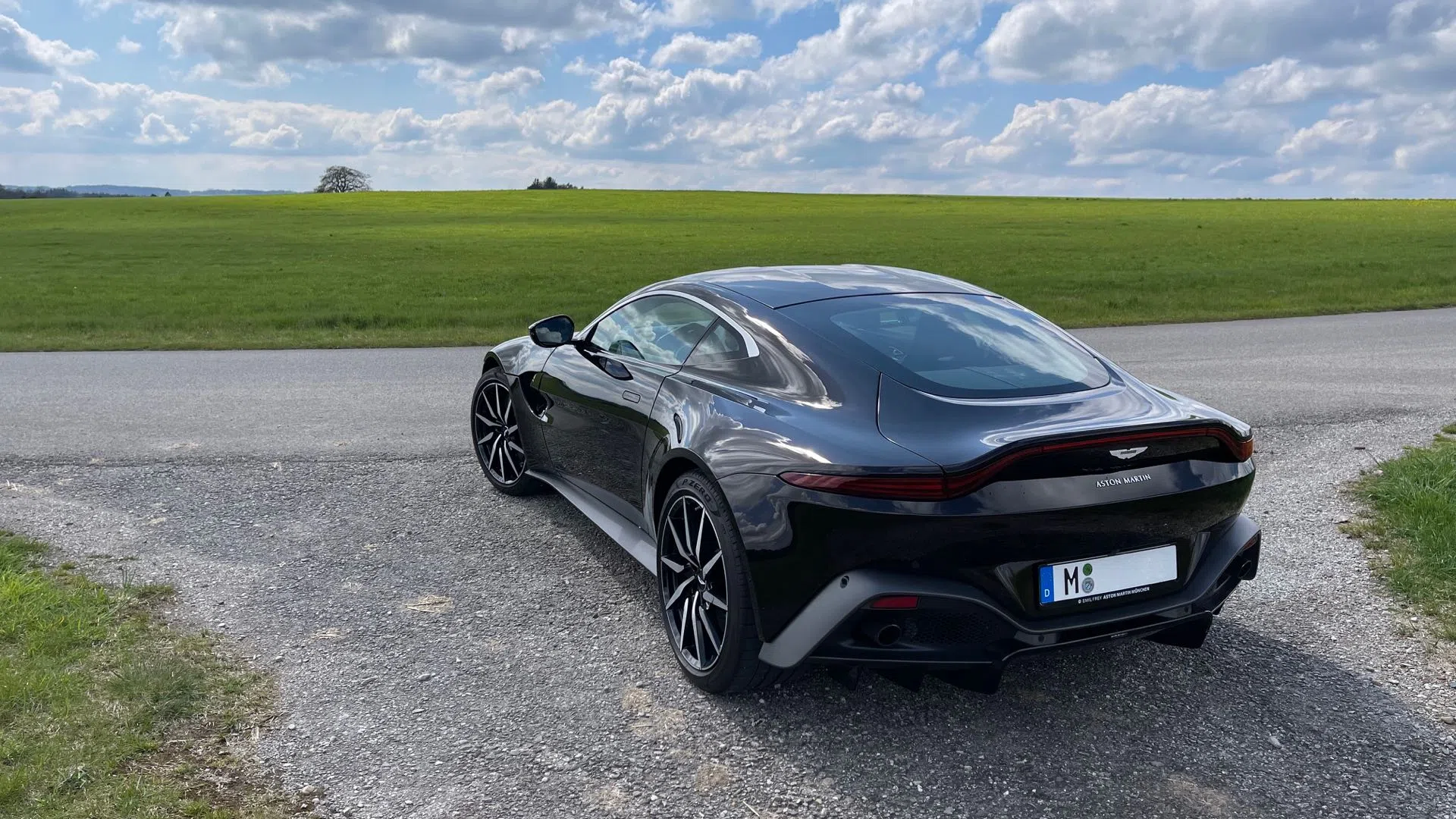 2019 Aston Martin V8 Vantage Coupe for sale, exterior, Marron Black