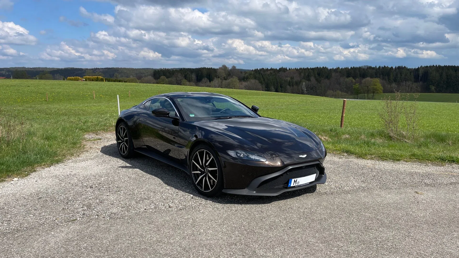 2019 Aston Martin V8 Vantage Coupe for sale, exterior, Marron Black