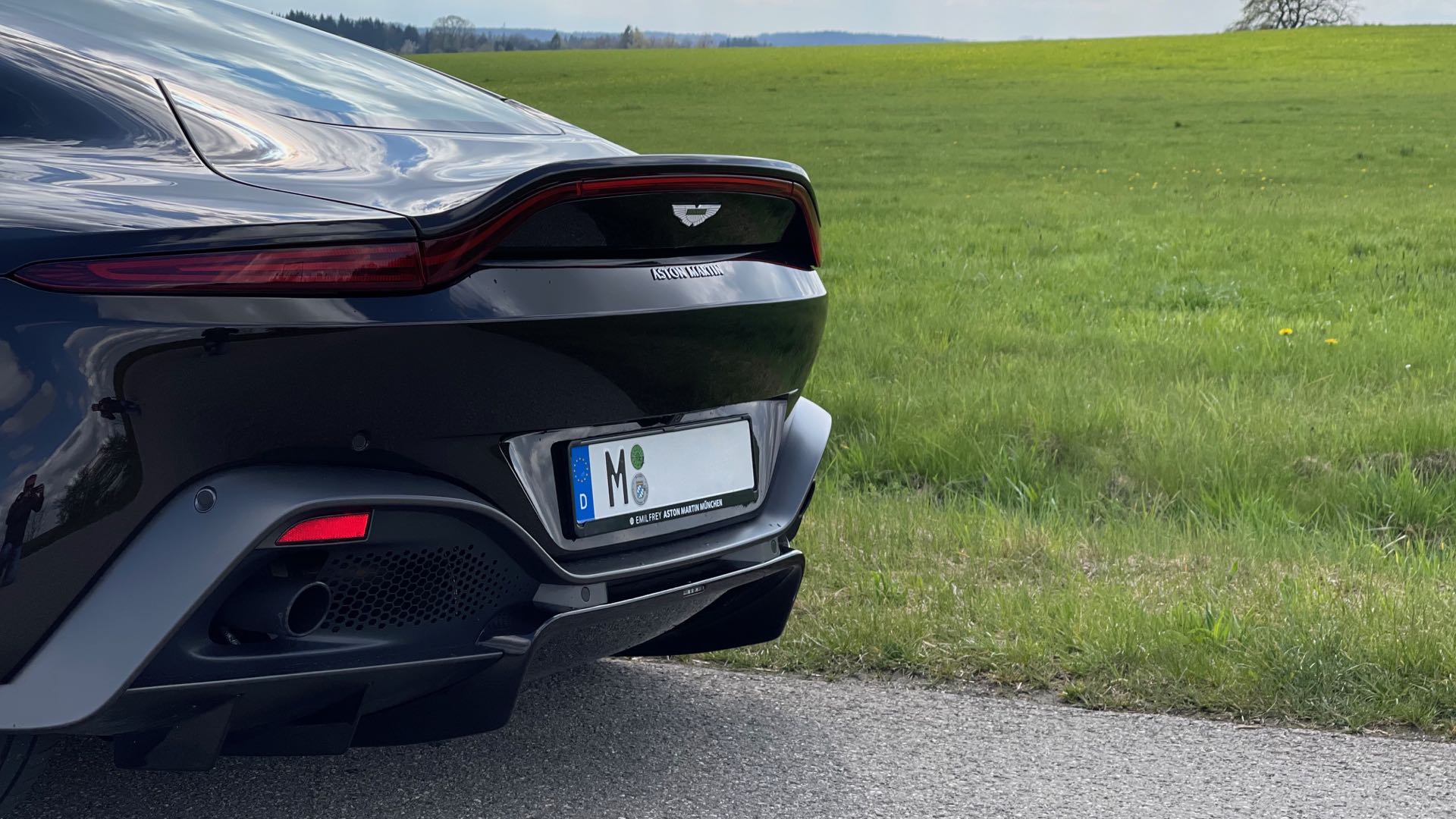 2019 Aston Martin V8 Vantage Coupe, 8/15