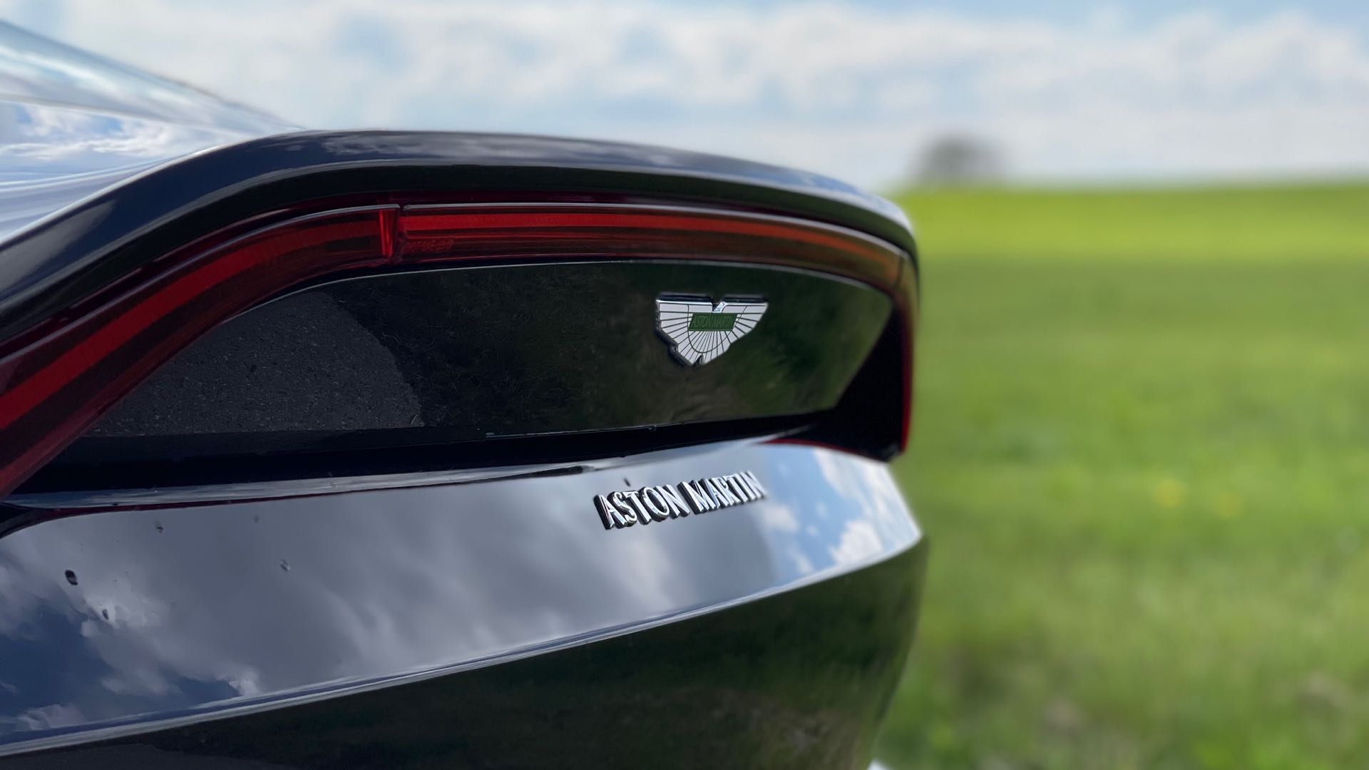2019 Aston Martin V8 Vantage Coupe, 9/15