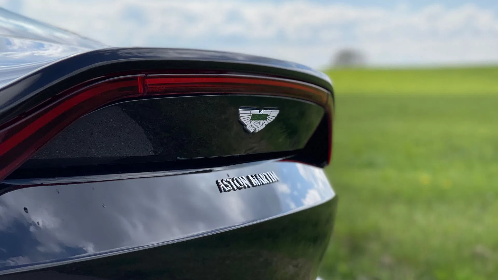2019 Aston Martin V8 Vantage Coupe for sale, exterior, Marron Black