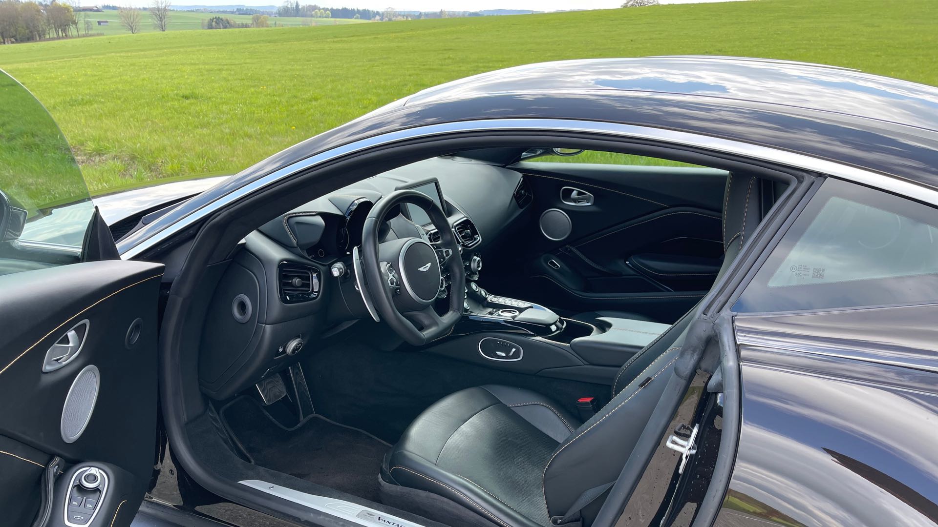 2019 Aston Martin V8 Vantage Coupe, 11/15