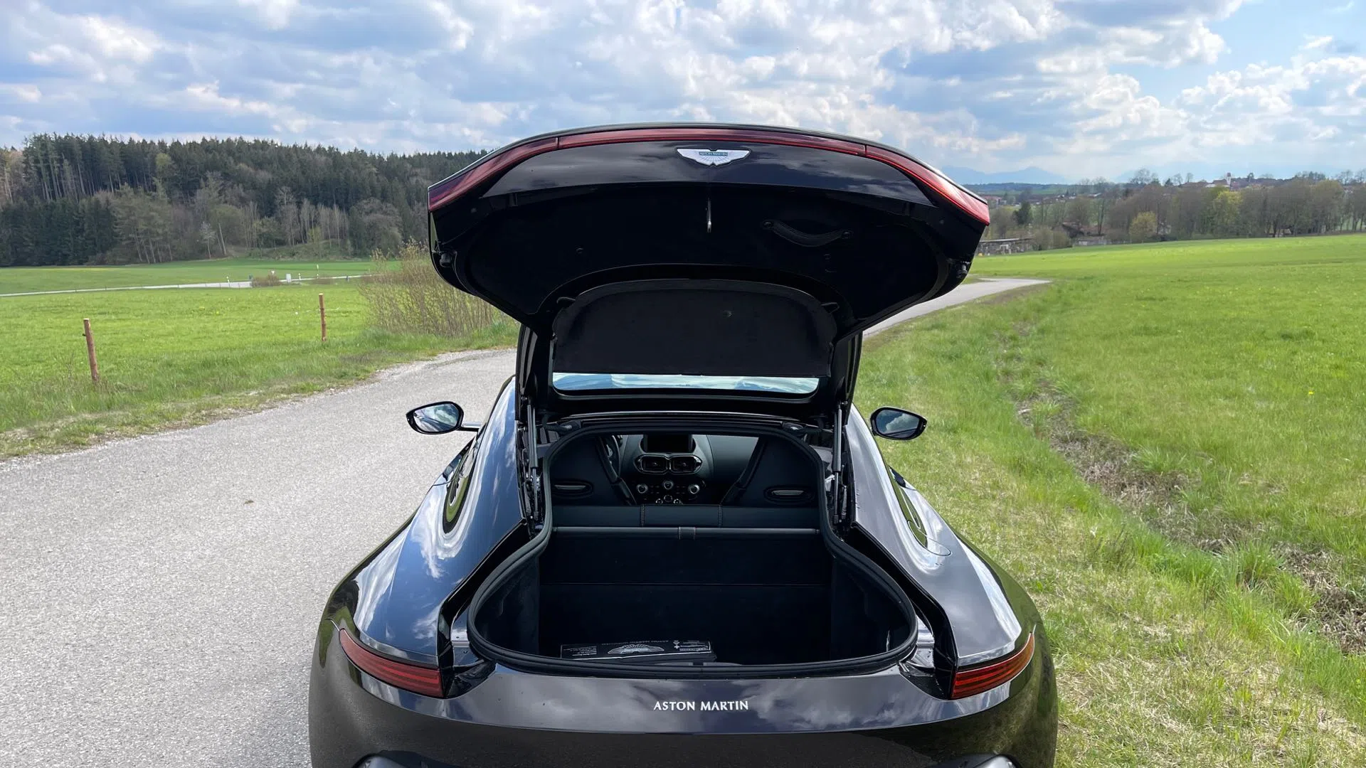 2019 Aston Martin V8 Vantage Coupe trunk