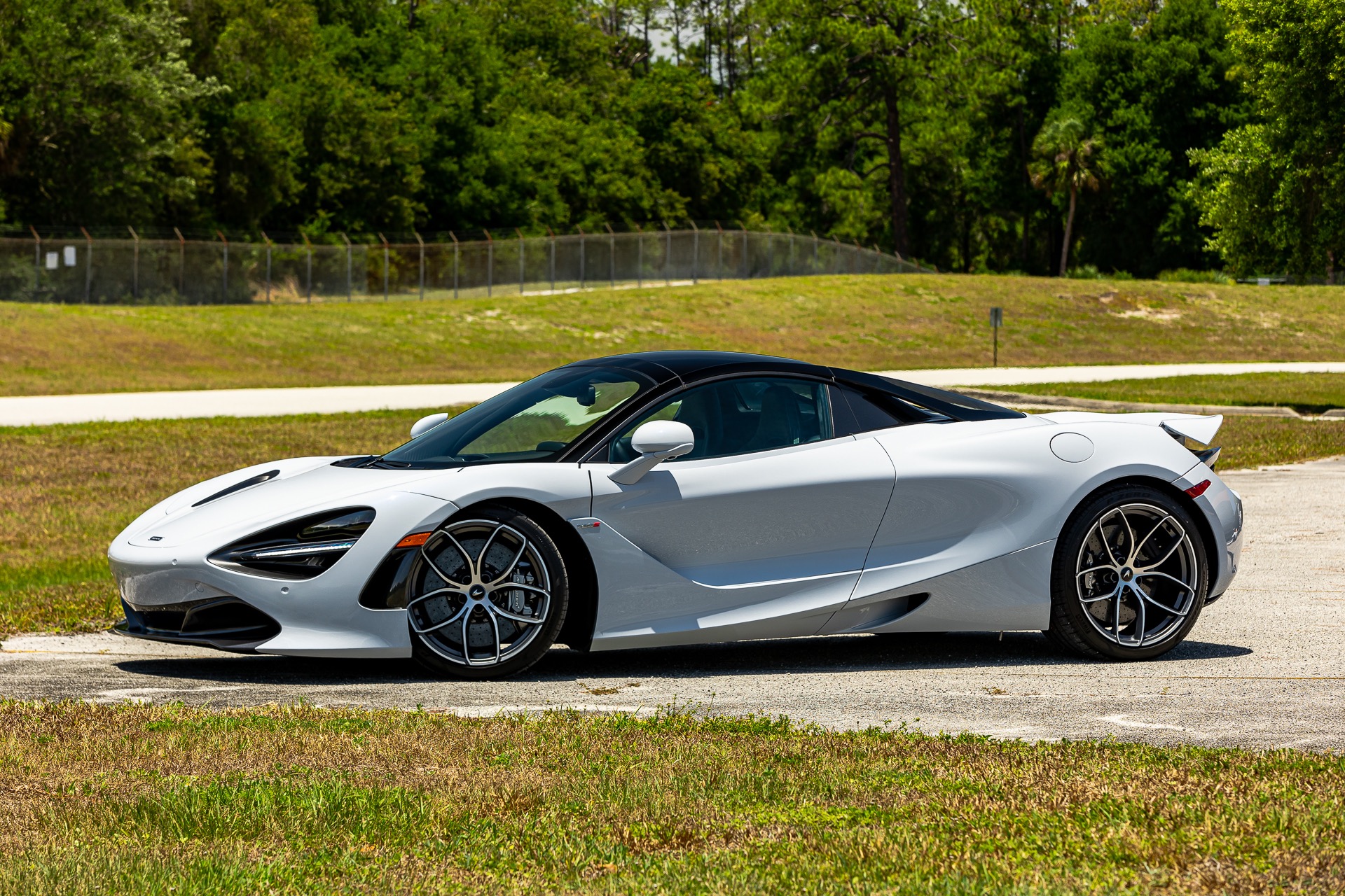 2022 McLaren 720S Spider Luxury, 2/20