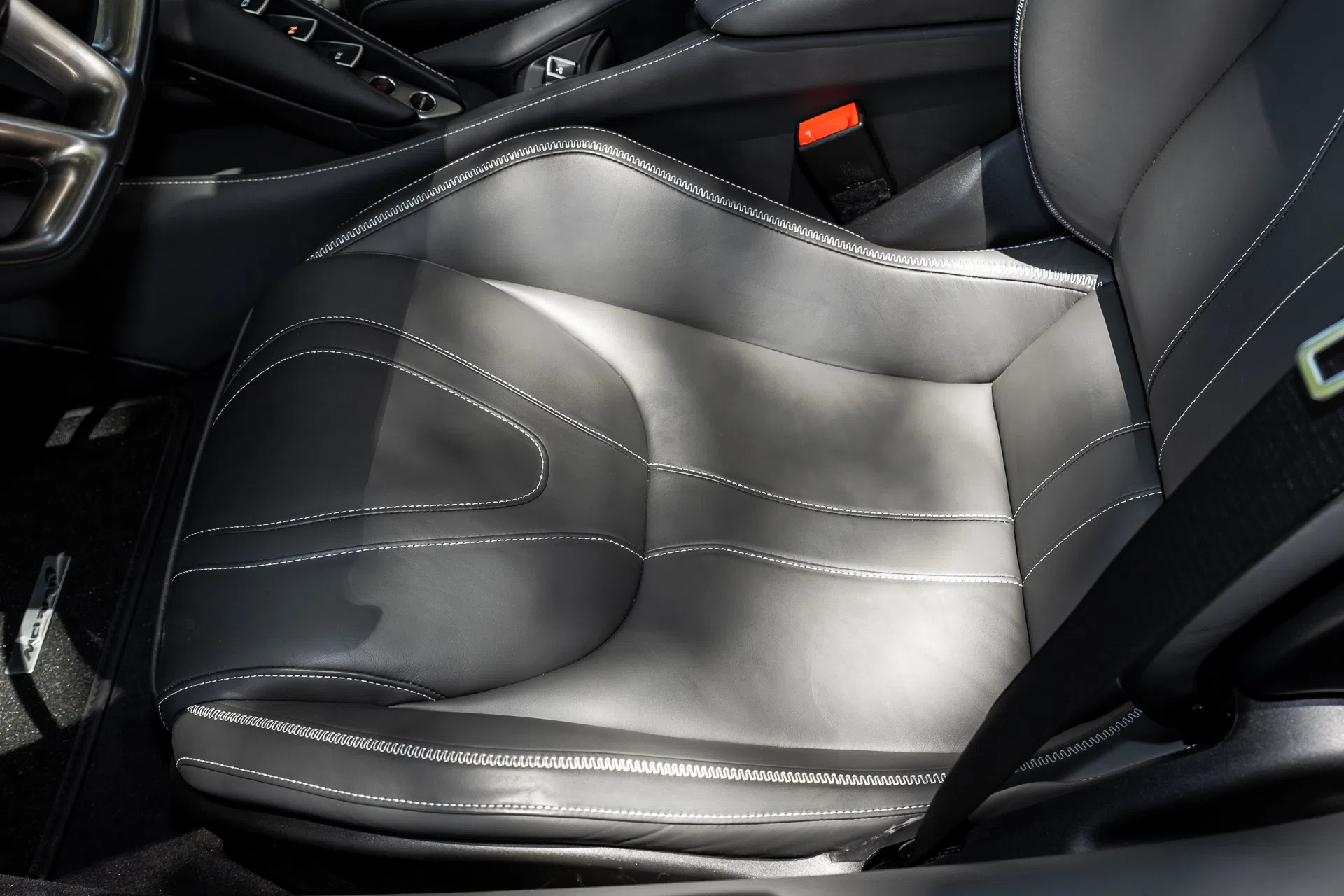 2022 McLaren 720S Spider Luxury interior, seats, Carbon Black