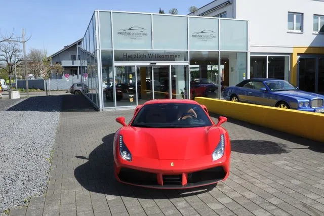 2016 Ferrari 488 GTB, photo 10 of 20