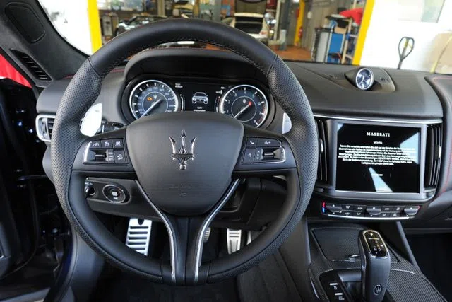 Maserati Levante Modena interior, dashboard, Full leather