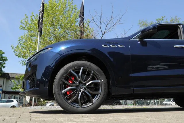 Maserati Levante Modena, exterior, Blue