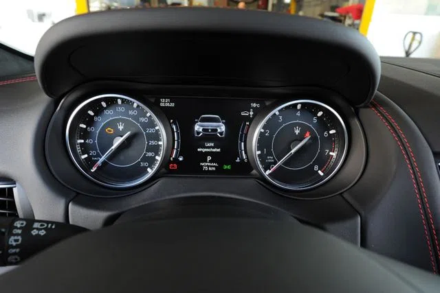 Maserati Levante Modena interior, Full leather