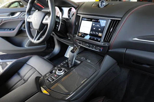 Maserati Levante Modena interior, Full leather