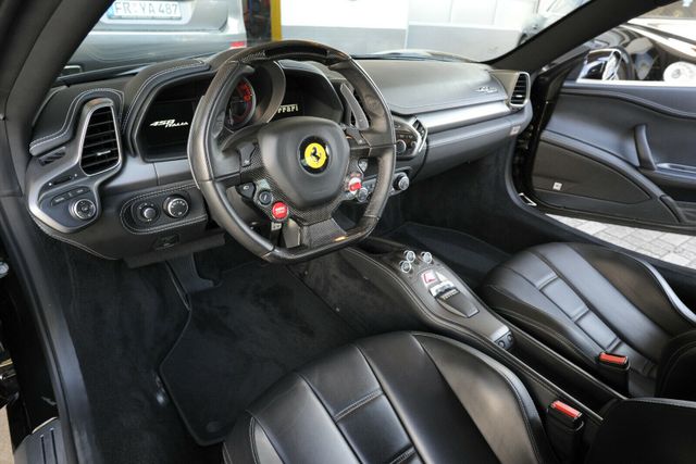 2010 Ferrari 458 Italia, 2/20