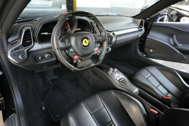 2010 Ferrari 458 Italia interior, Full leather