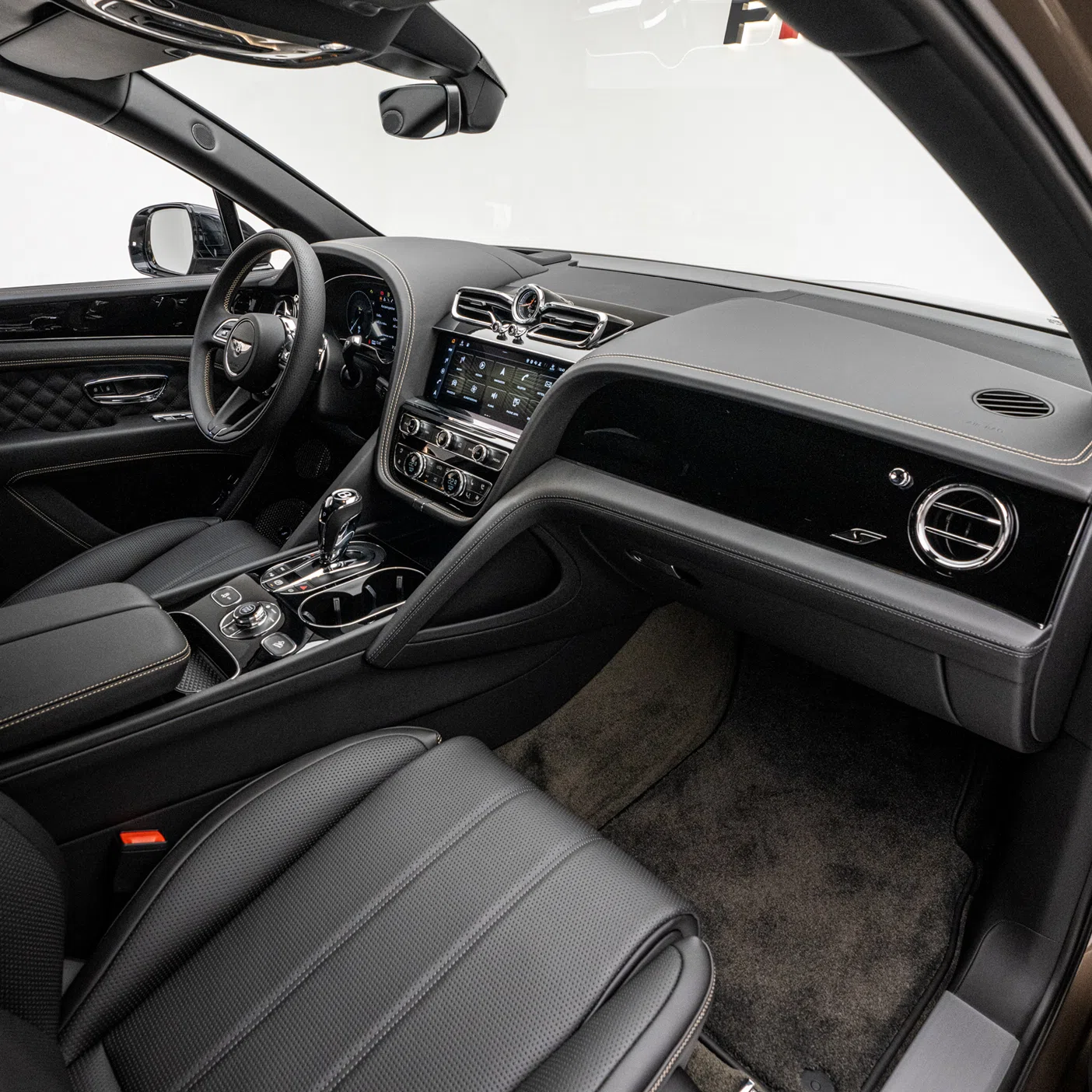 2022 Bentley Bentayga S Edition interior, Beluga