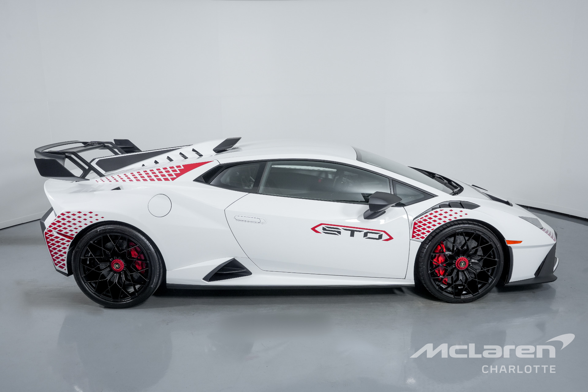 2022 LAMBORGHINI HURACAN LP 640-4 STO, 3/20