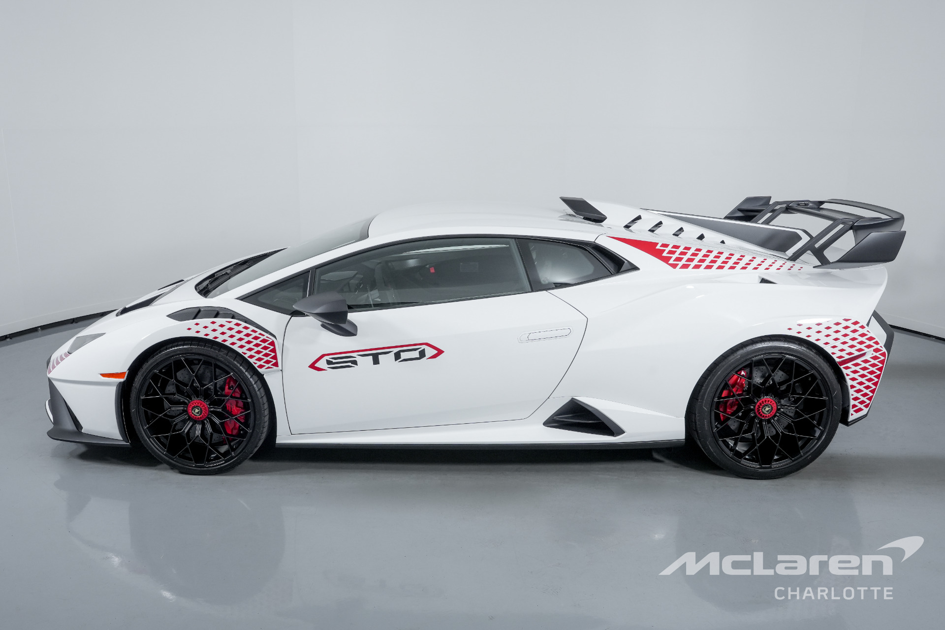 2022 LAMBORGHINI HURACAN LP 640-4 STO, 18/20