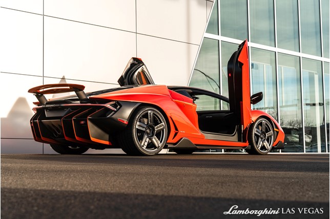 2017 Lamborghini Centenario Coupe, 5/20
