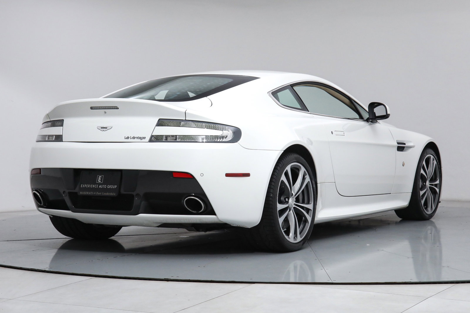 2011 ASTON MARTIN V12 VANTAGE MANUAL, 2/20