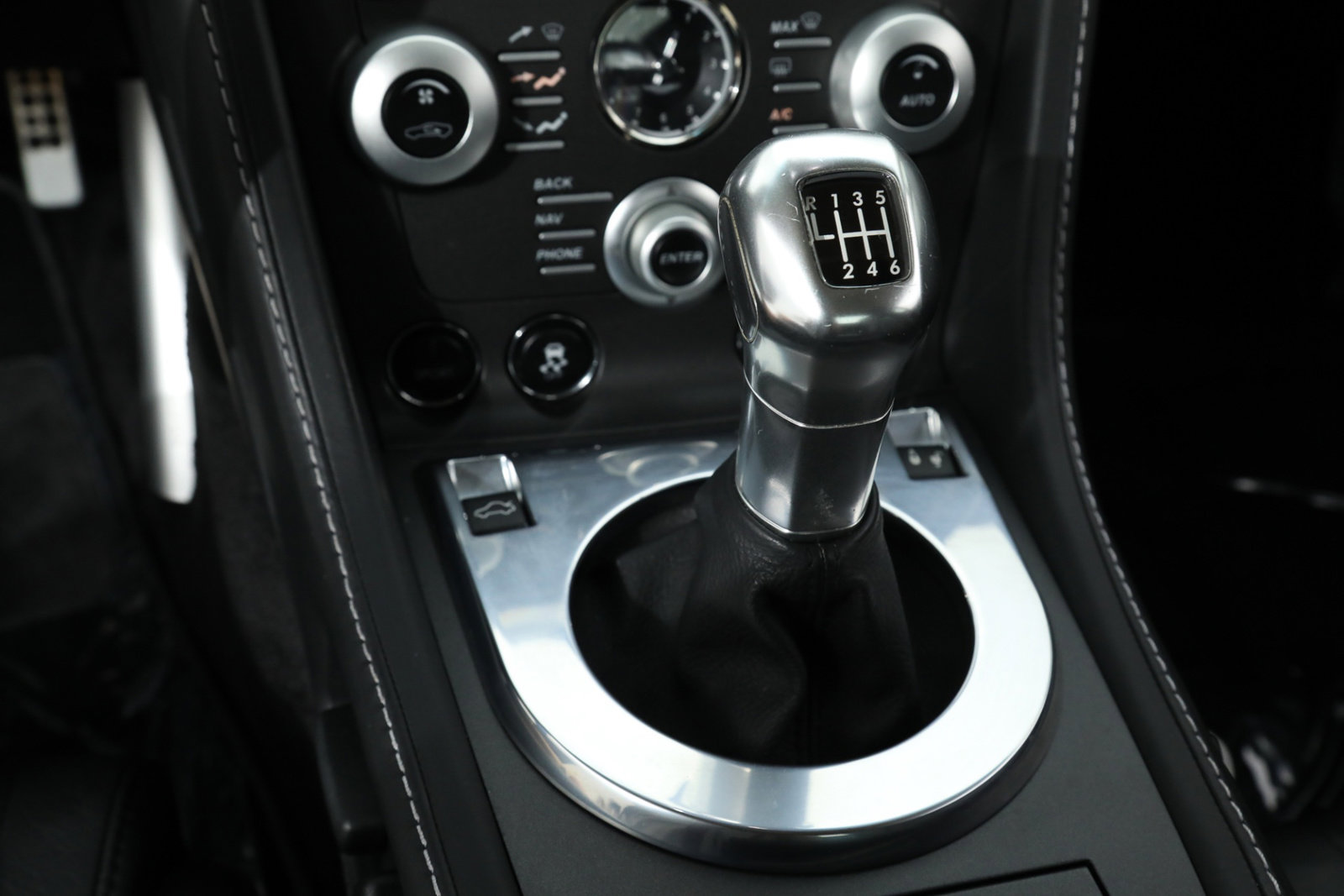 2011 ASTON MARTIN V12 VANTAGE MANUAL, 6/20