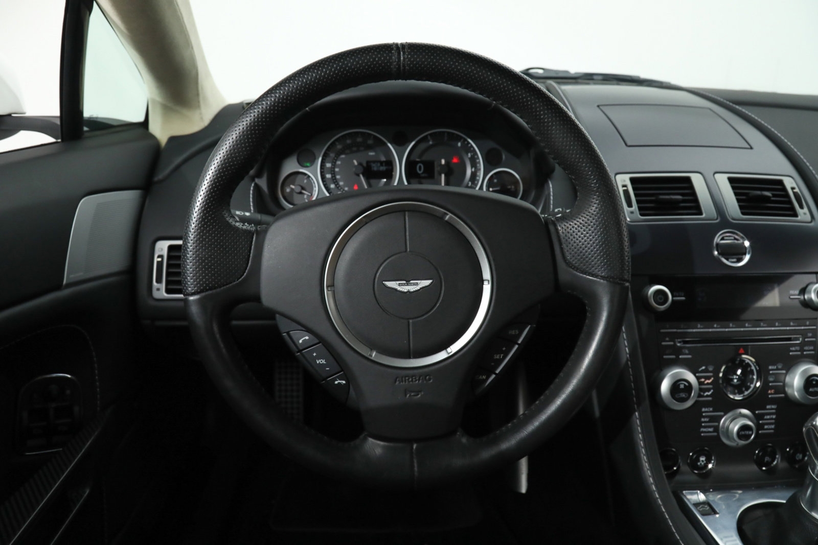 2011 ASTON MARTIN V12 VANTAGE MANUAL, 8/20