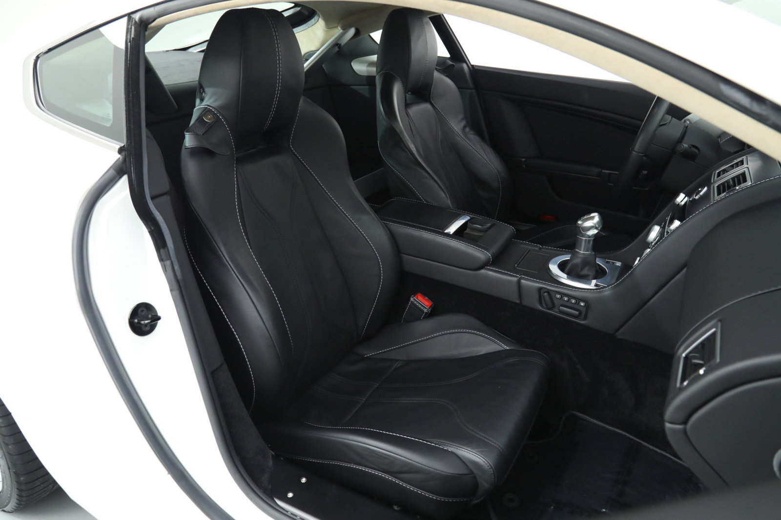 2011 ASTON MARTIN V12 VANTAGE MANUAL, 12/20