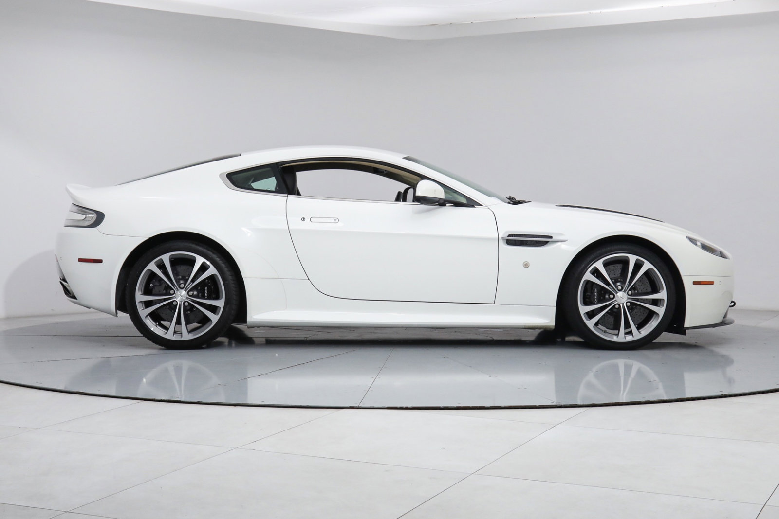 2011 ASTON MARTIN V12 VANTAGE MANUAL, 16/20