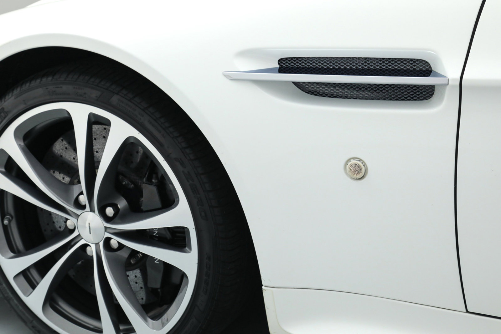 2011 ASTON MARTIN V12 VANTAGE MANUAL, 18/20