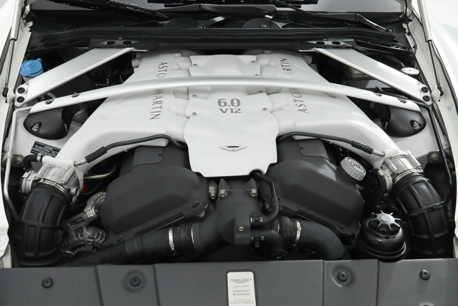 2011 ASTON MARTIN V12 VANTAGE MANUAL, 19/20