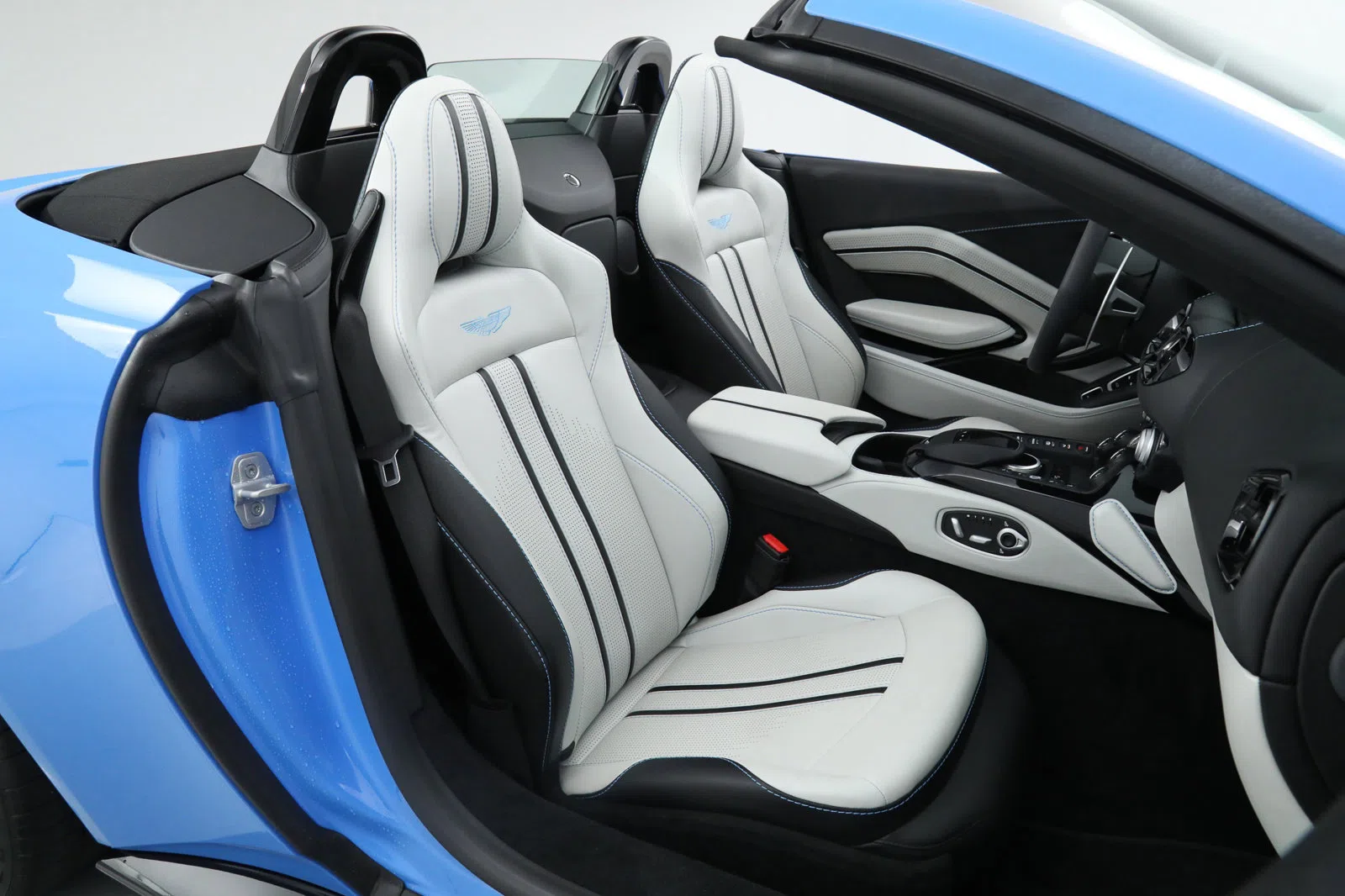 2021 Aston Martin Vantage interior, seats