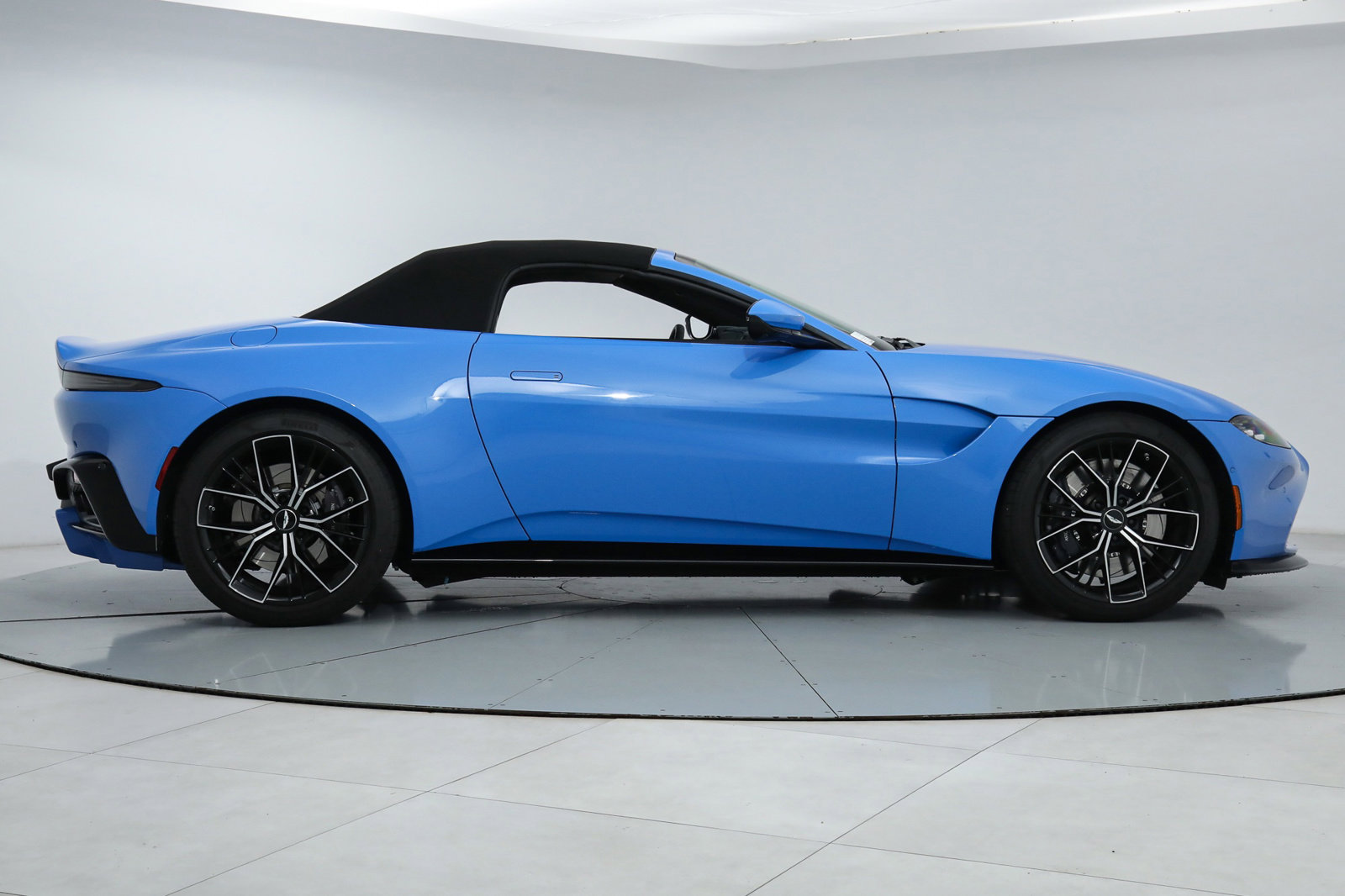 2021 ASTON MARTIN VANTAGE, 14/20