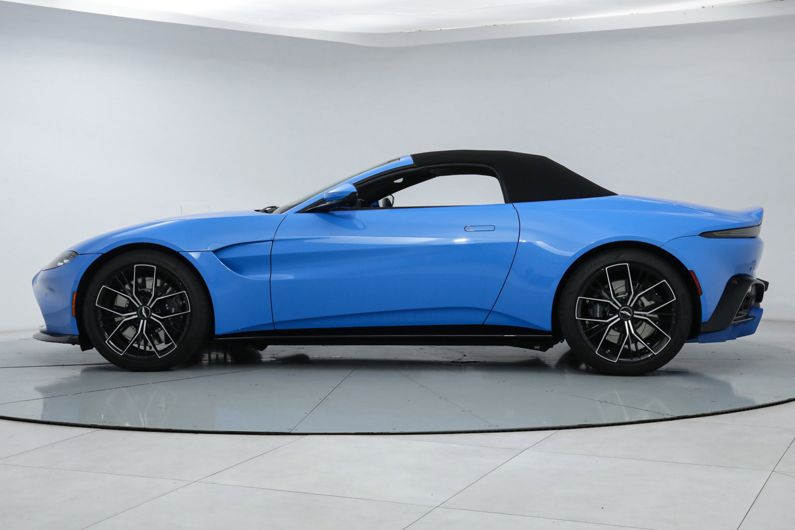 2021 ASTON MARTIN VANTAGE, 18/20