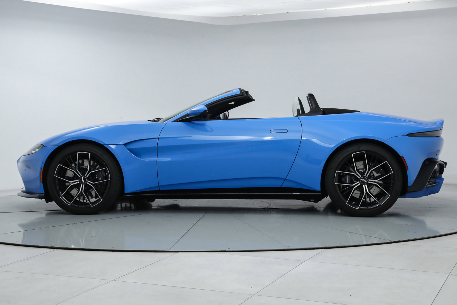 2021 ASTON MARTIN VANTAGE, 19/20