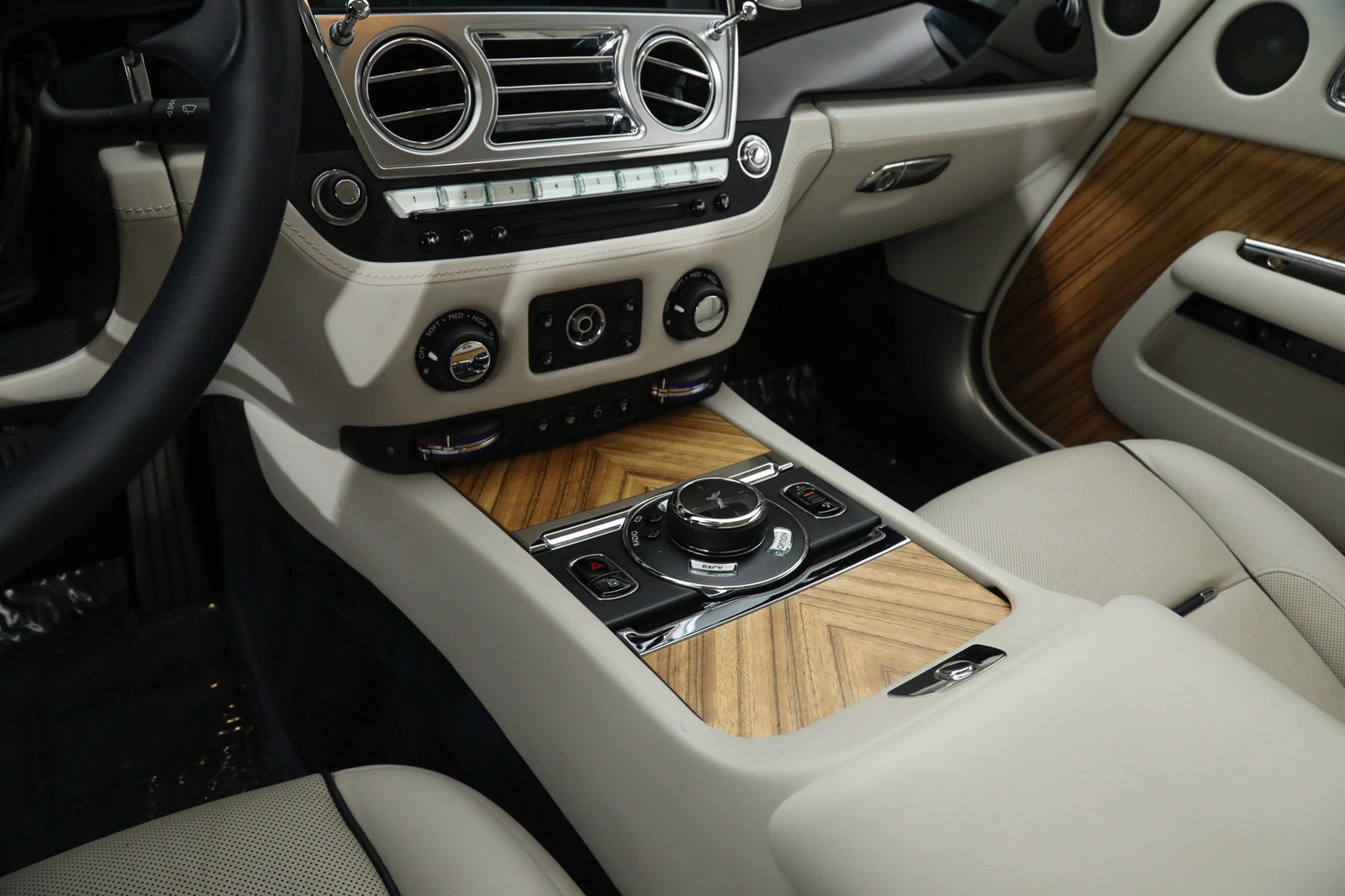2015 ROLLS-ROYCE WRAITH, 6/20