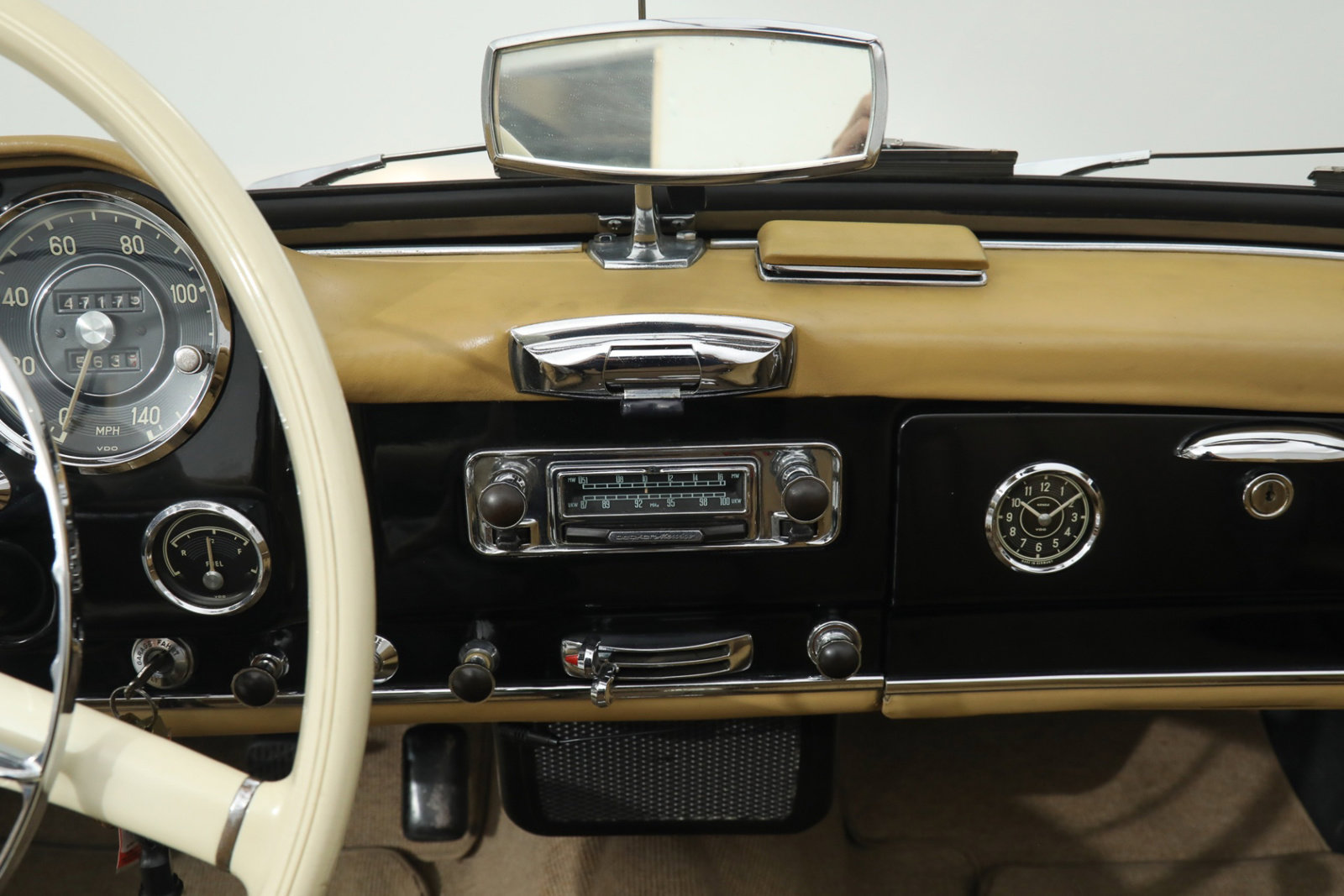 1960 MERCEDES-BENZ 190 SL, 4/19