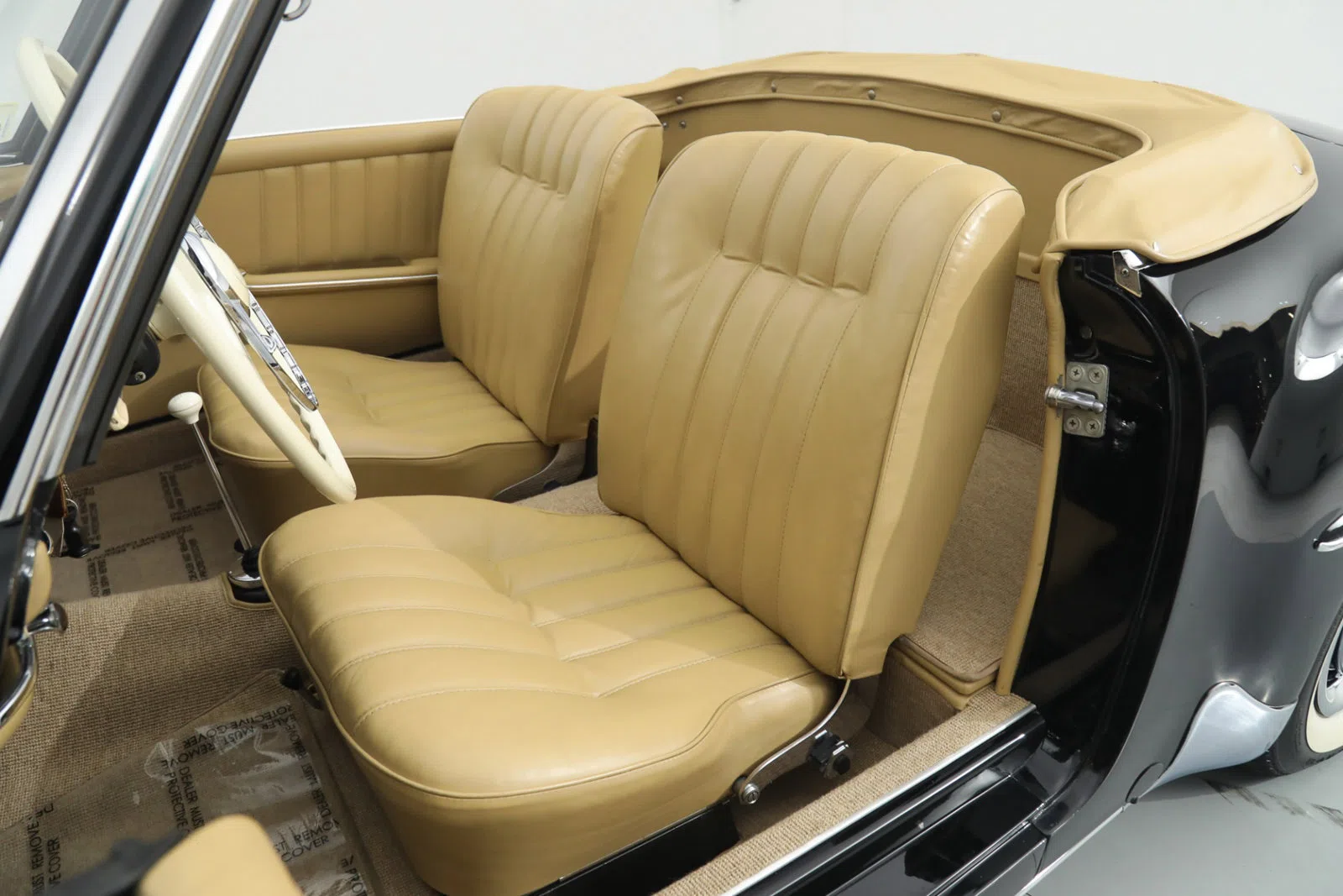 1960 Mercedes-Benz 190 SL interior, seats