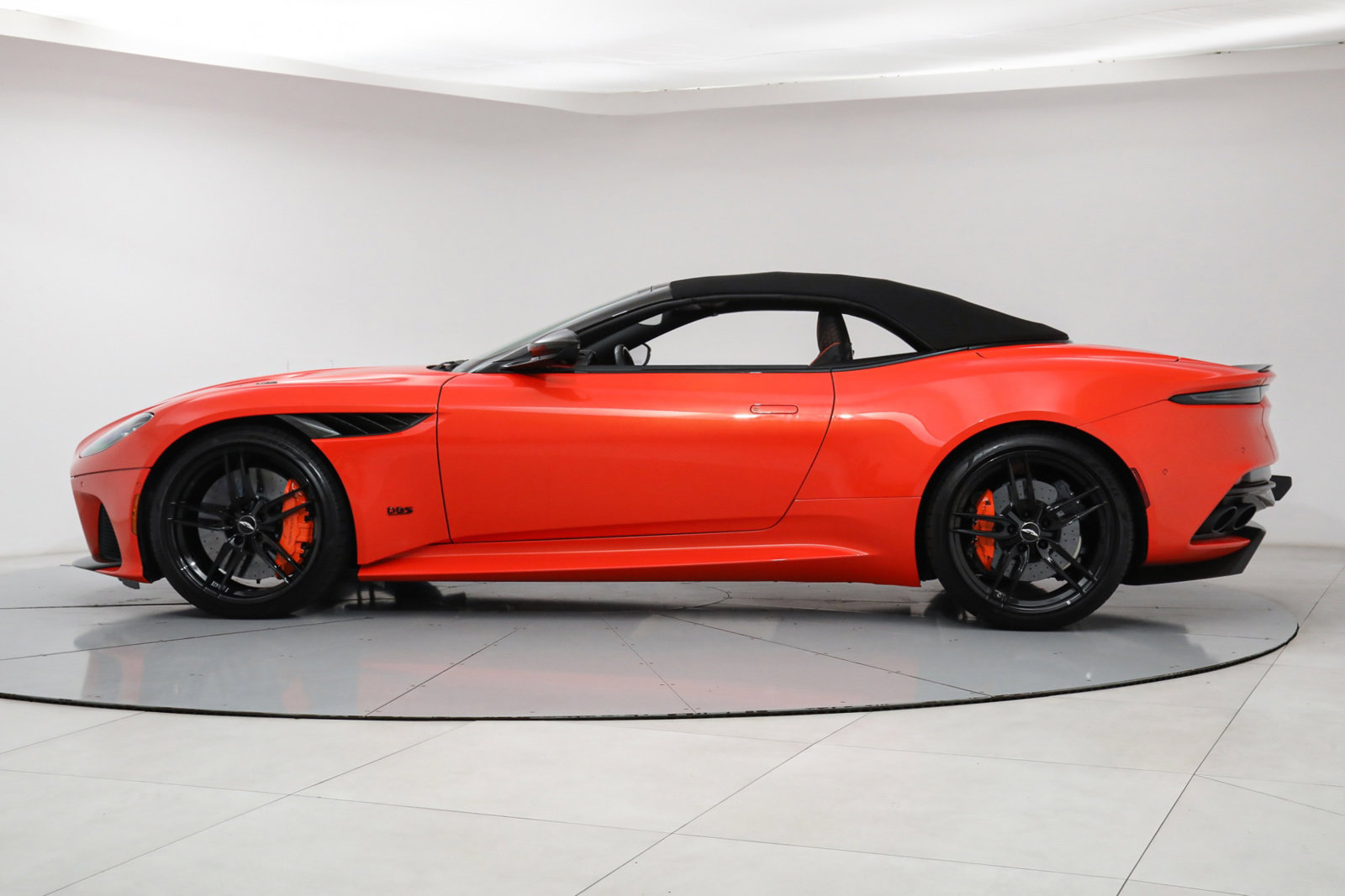 2021 ASTON MARTIN DBS SUPERLEGGERA, 17/20