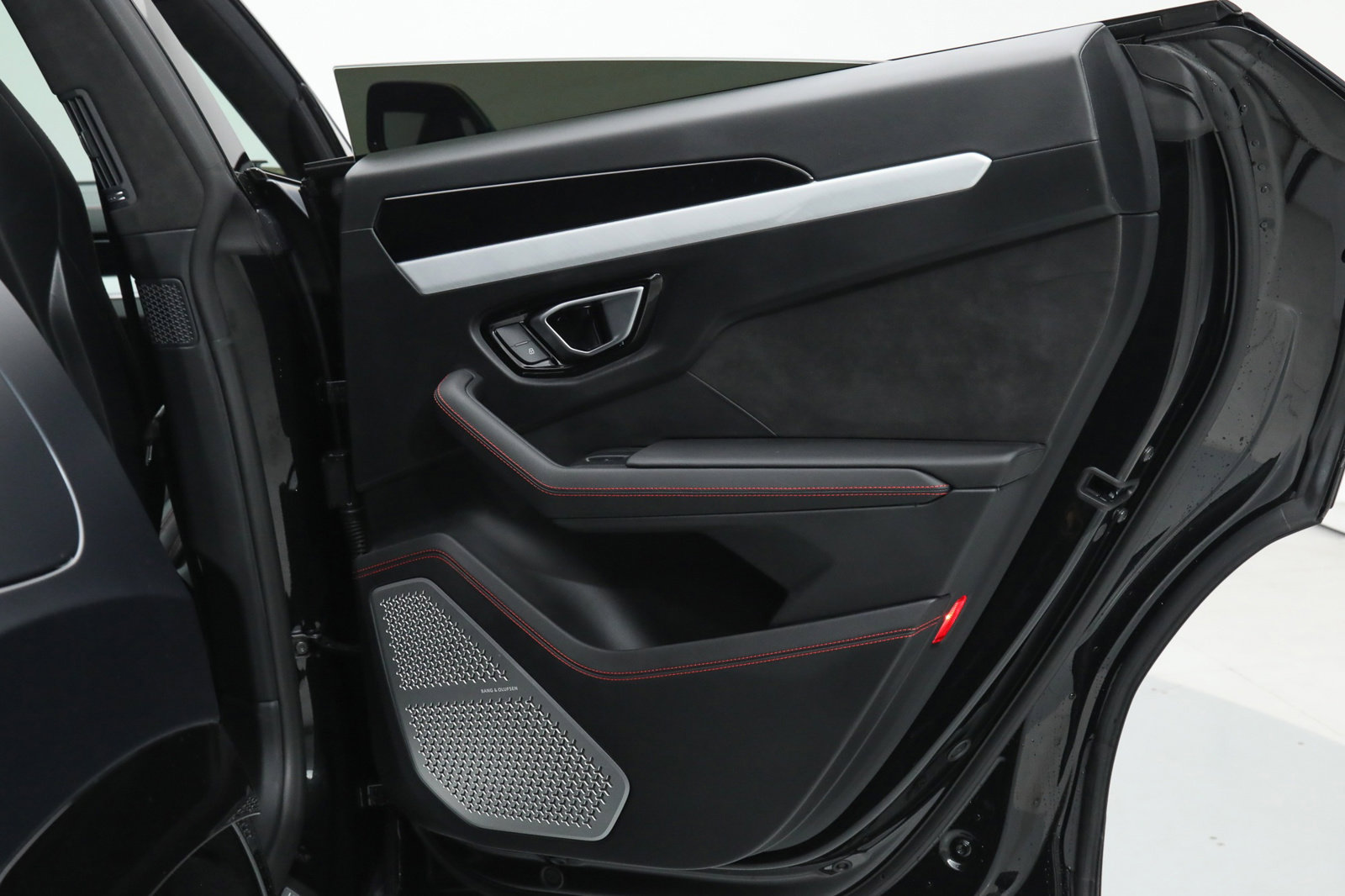 2021 LAMBORGHINI URUS GRAPHITE CAPSULE, 7/17
