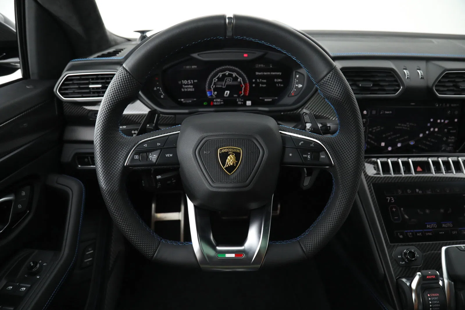 2021 Lamborghini Urus interior
