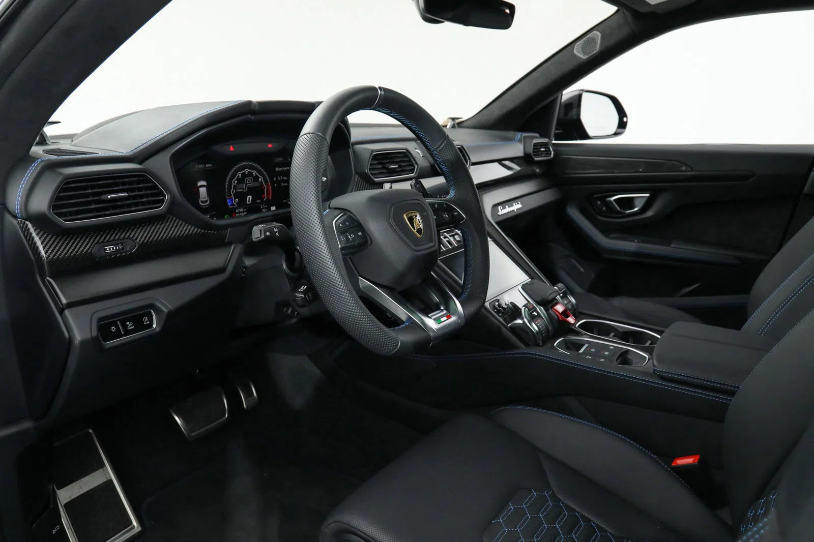 2021 Lamborghini Urus interior, dashboard