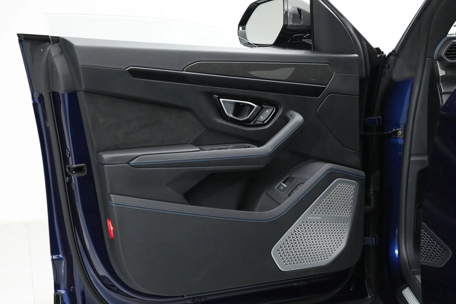 2021 Lamborghini Urus interior, door panel