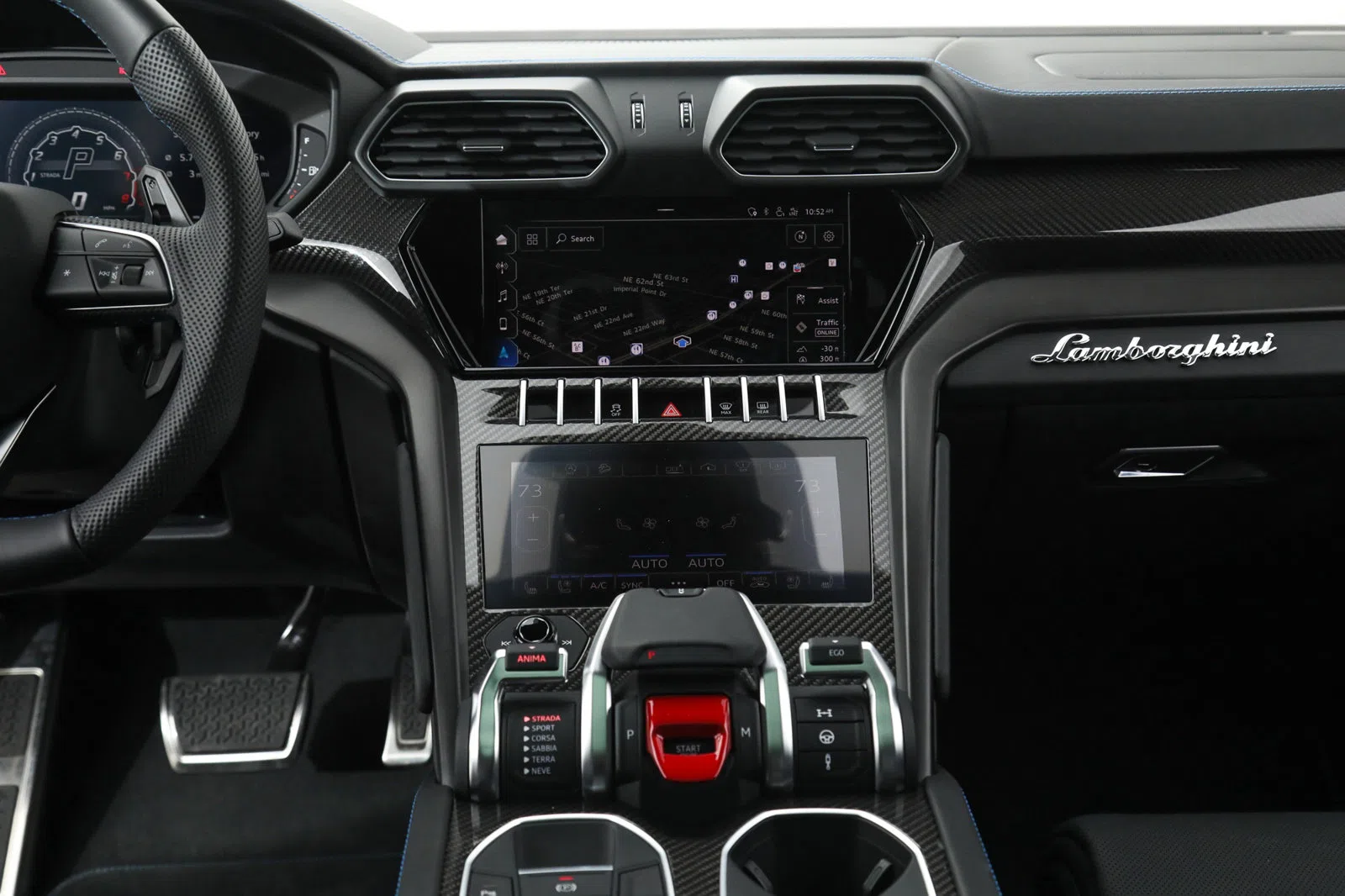 2021 Lamborghini Urus interior
