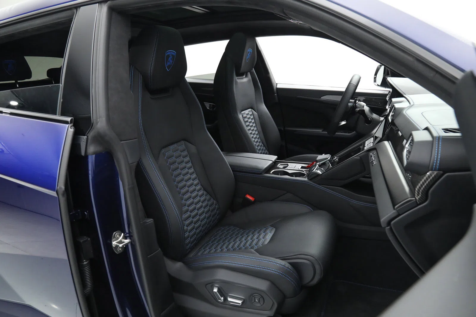 2021 Lamborghini Urus interior, seats