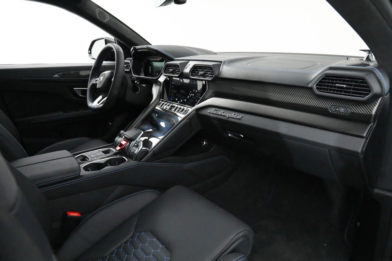 2021 Lamborghini Urus interior